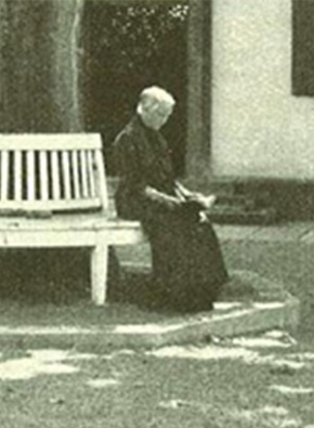 Frau im Erholungsheim der Chemie